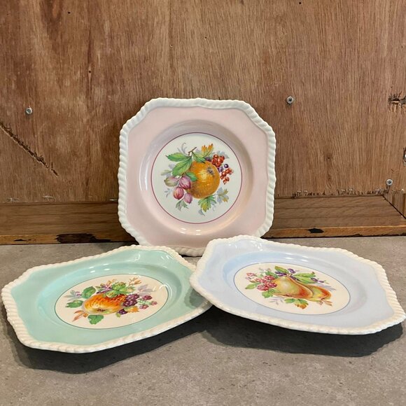3 Vintage Johnson Bros Old English Plates With Fruit Pattern, Square Salad Plate - Picture 2 of 5